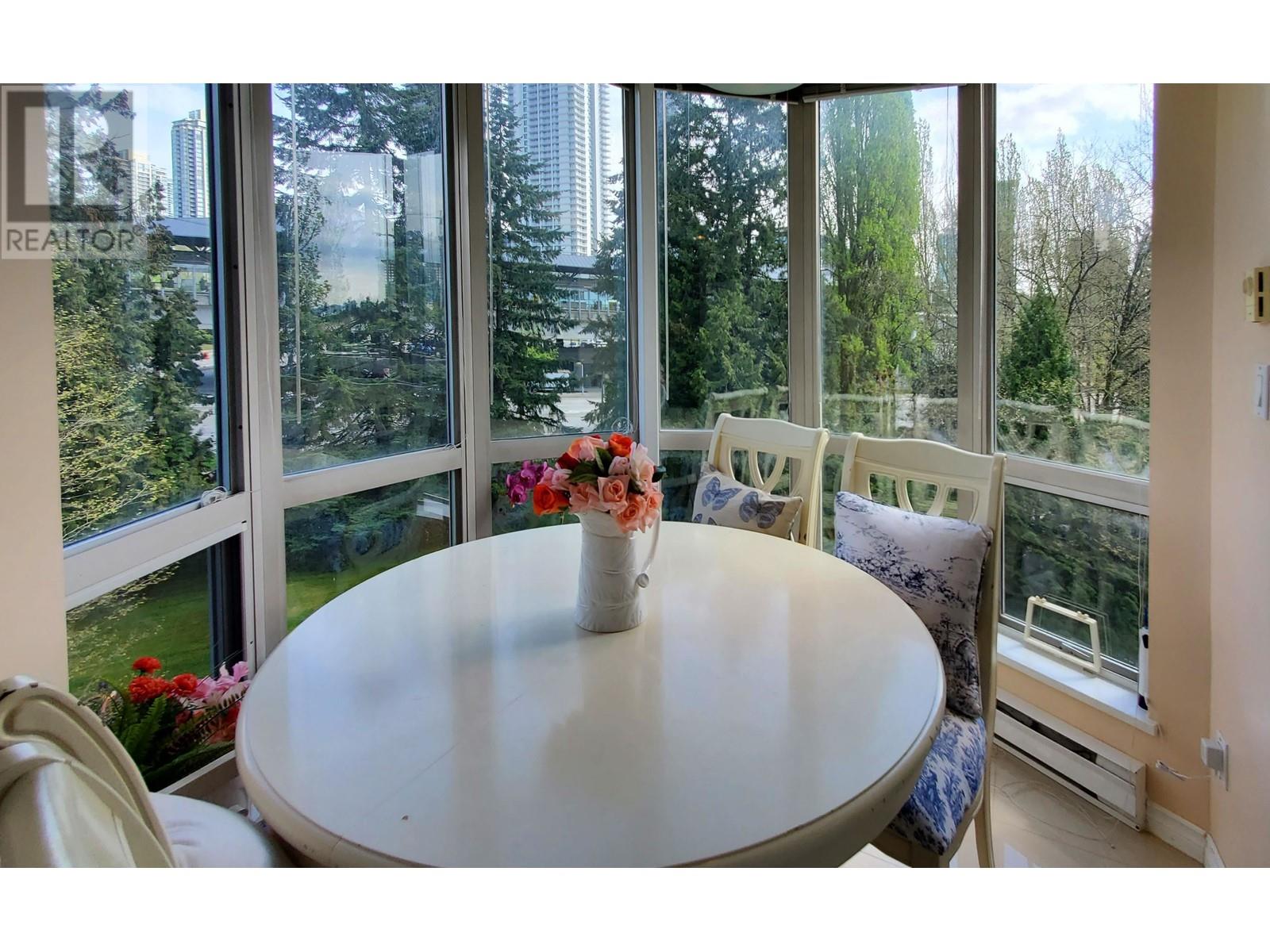 606 9633 Manchester Drive, Burnaby, British Columbia  V3N 4Y9 - Photo 4 - R2827062