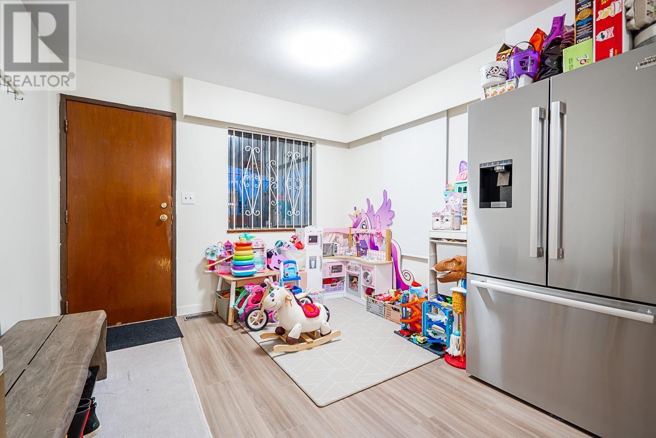 4229 Pender Street, Burnaby, British Columbia  V5C 2M4 - Photo 15 - R2825799
