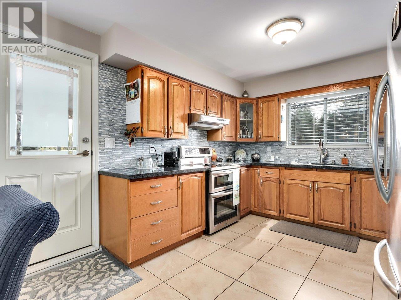 7206 Hastings Street, Burnaby, British Columbia  V5A 1G8 - Photo 10 - R2827004