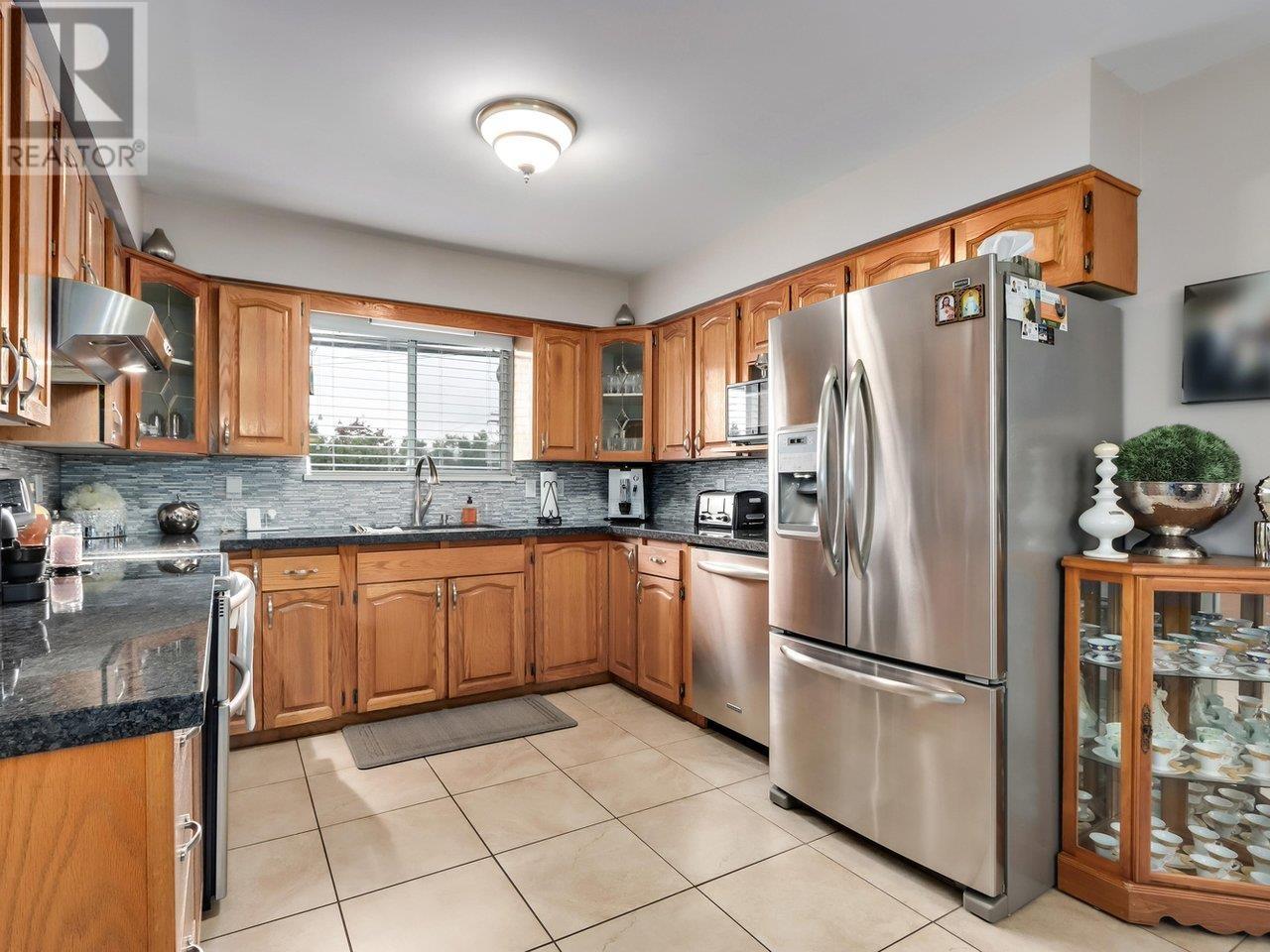 7206 Hastings Street, Burnaby, British Columbia  V5A 1G8 - Photo 9 - R2827004