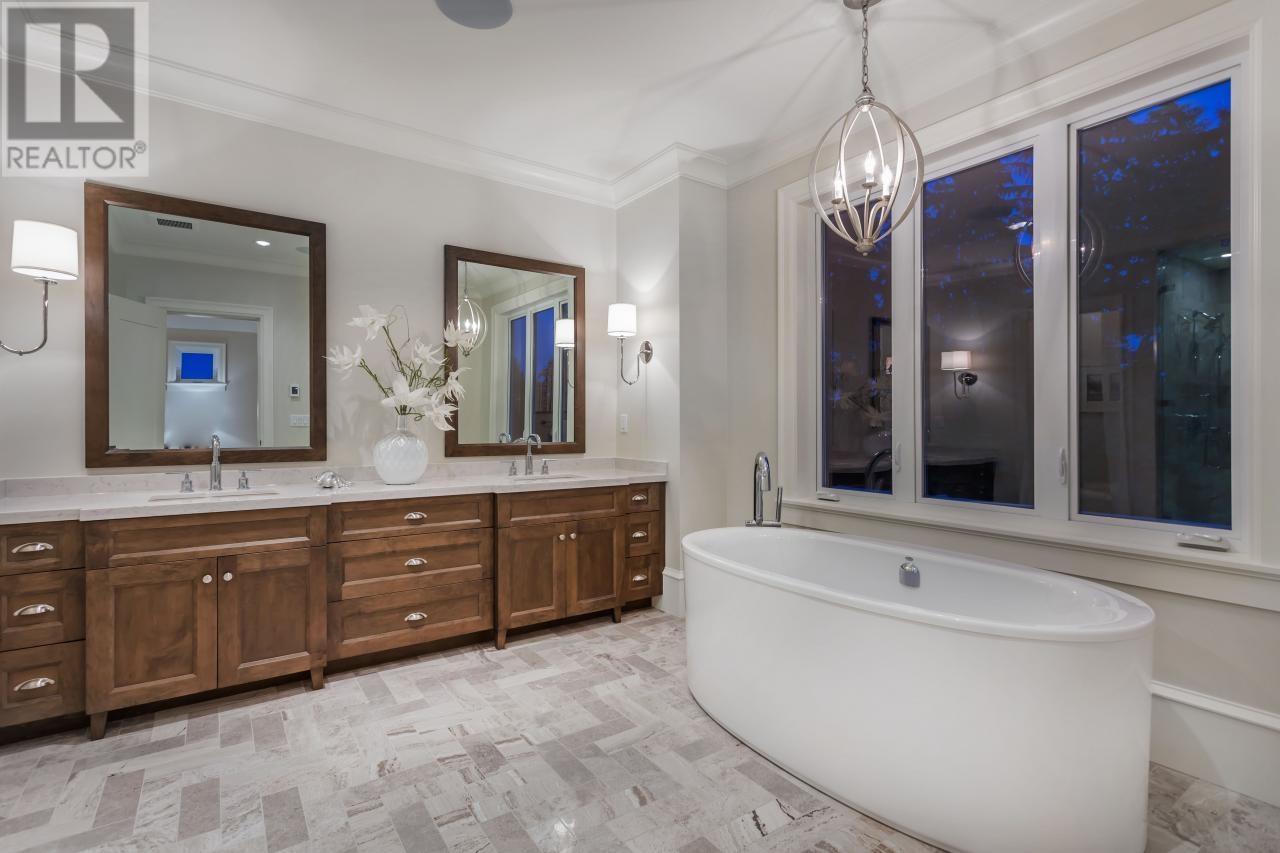 1054 Magnolia Way, Anmore, British Columbia  V3H 5M6 - Photo 22 - R2827009