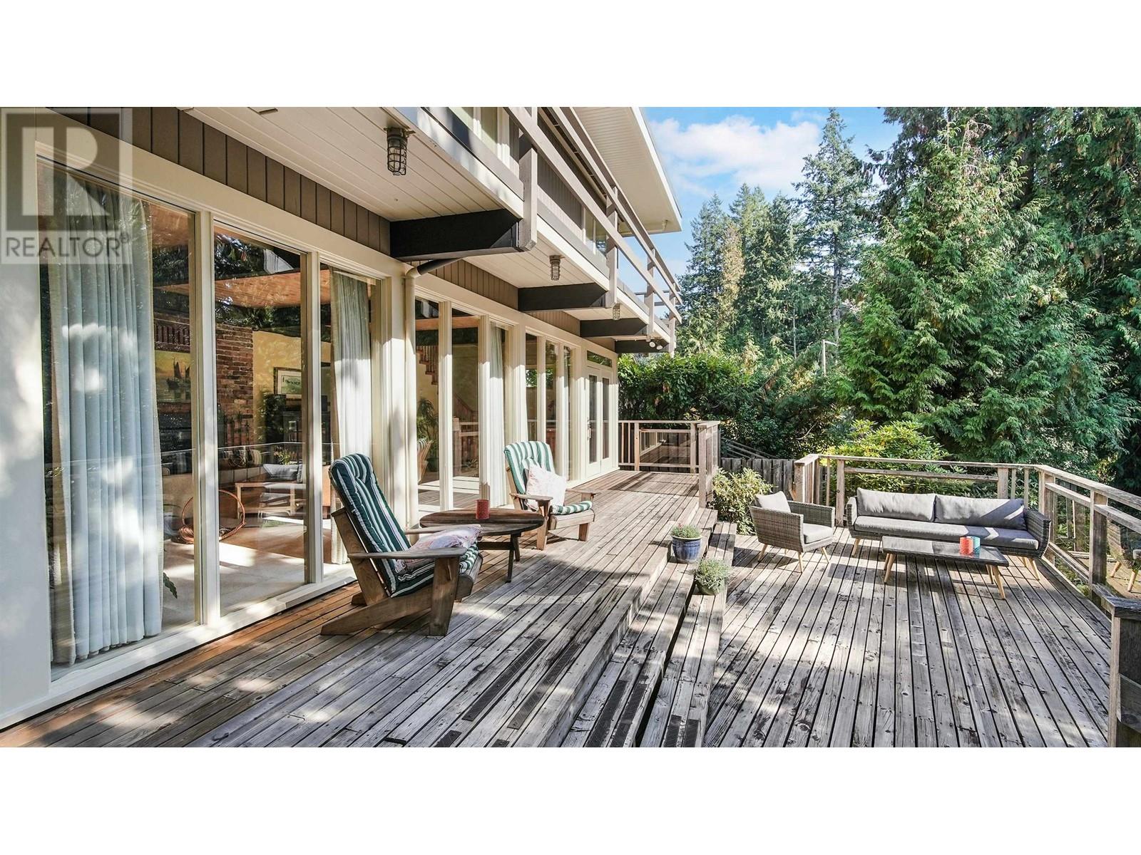 5765 Larson Place, West Vancouver, British Columbia  V7W 1S5 - Photo 13 - R2827021
