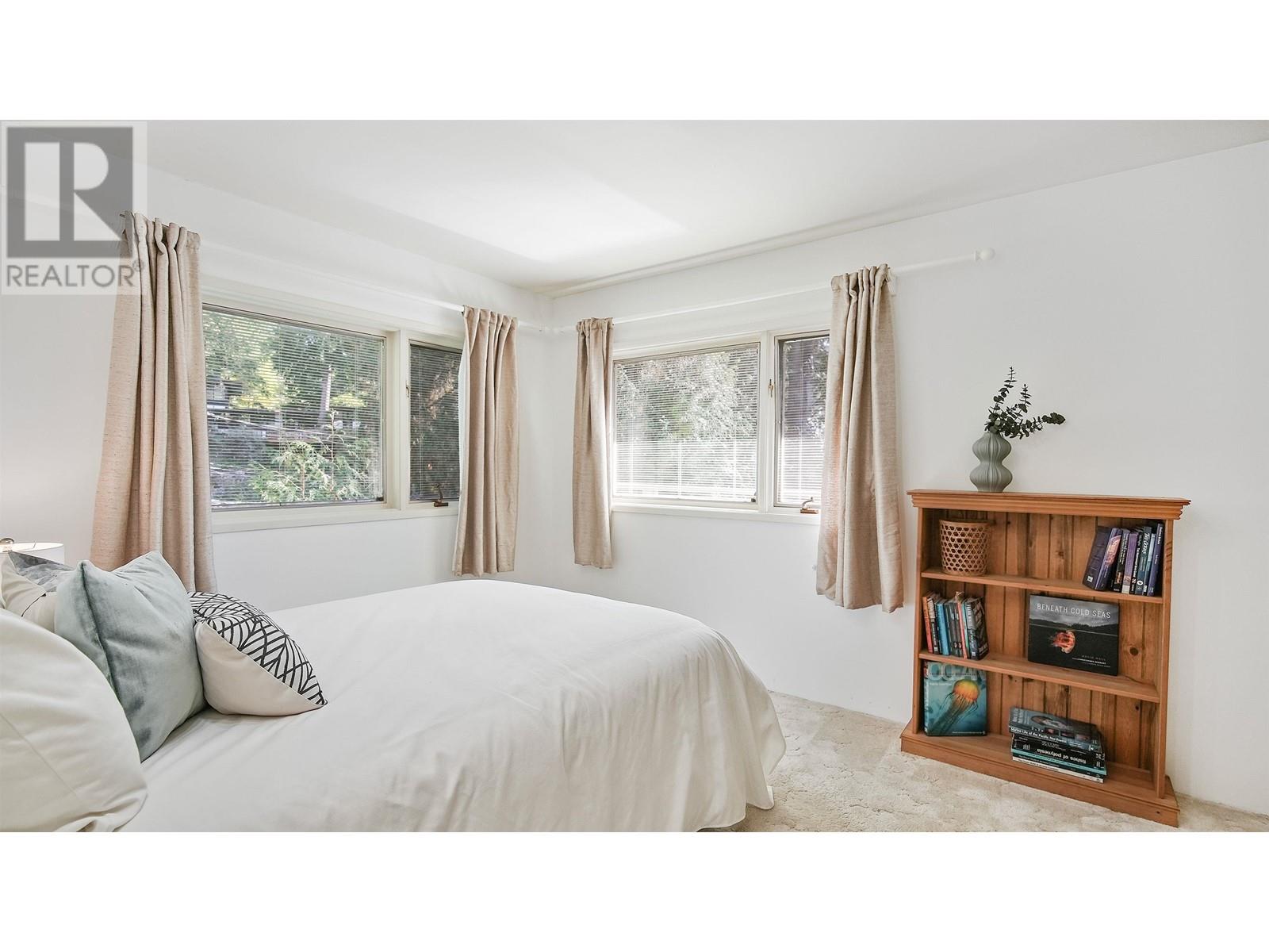 5765 Larson Place, West Vancouver, British Columbia  V7W 1S5 - Photo 5 - R2827021