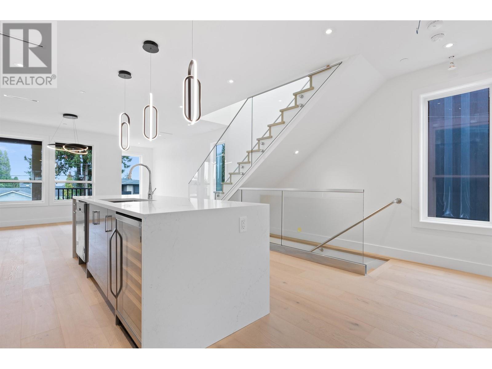 416 E 16th Street, North Vancouver, British Columbia  V7L 2T5 - Photo 10 - R2827029