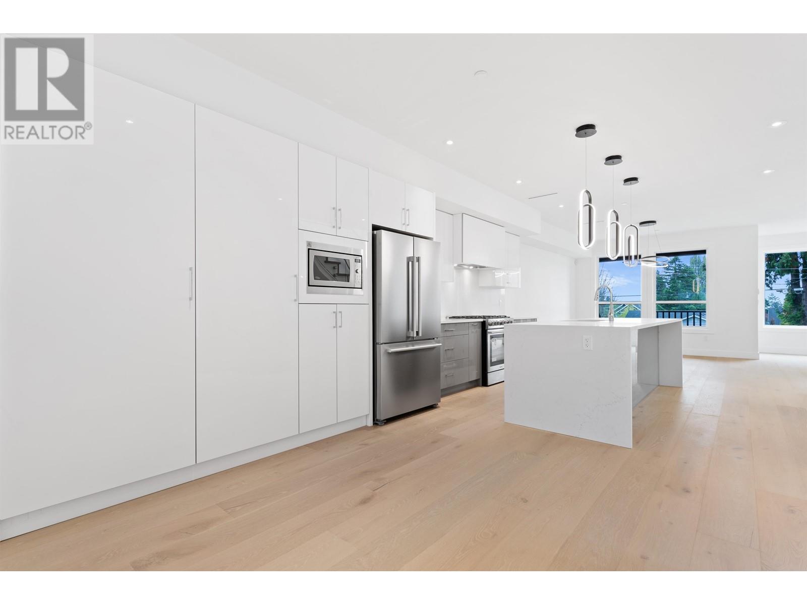 416 E 16th Street, North Vancouver, British Columbia  V7L 2T5 - Photo 11 - R2827029