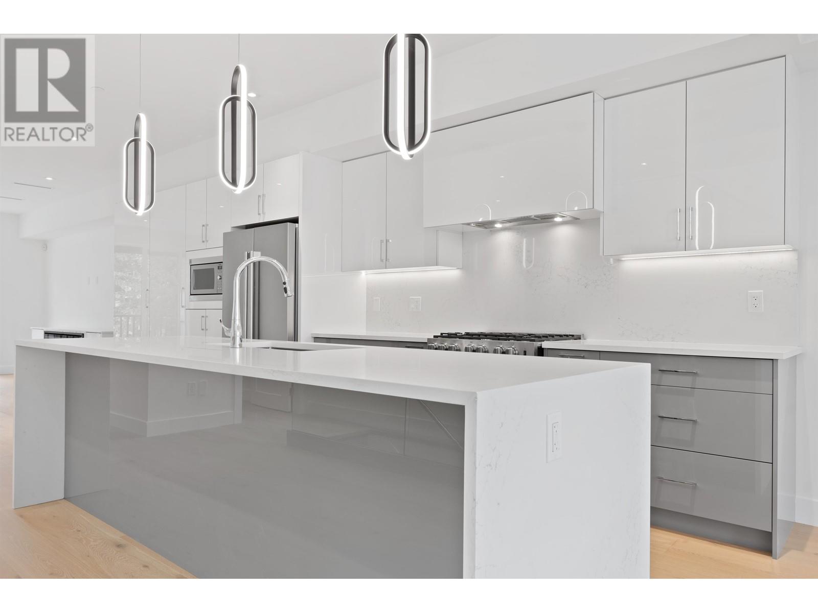 416 E 16th Street, North Vancouver, British Columbia  V7L 2T5 - Photo 12 - R2827029