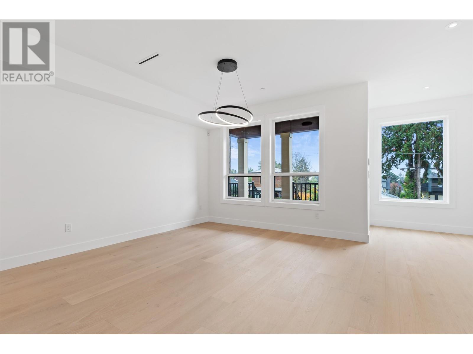 416 E 16th Street, North Vancouver, British Columbia  V7L 2T5 - Photo 14 - R2827029