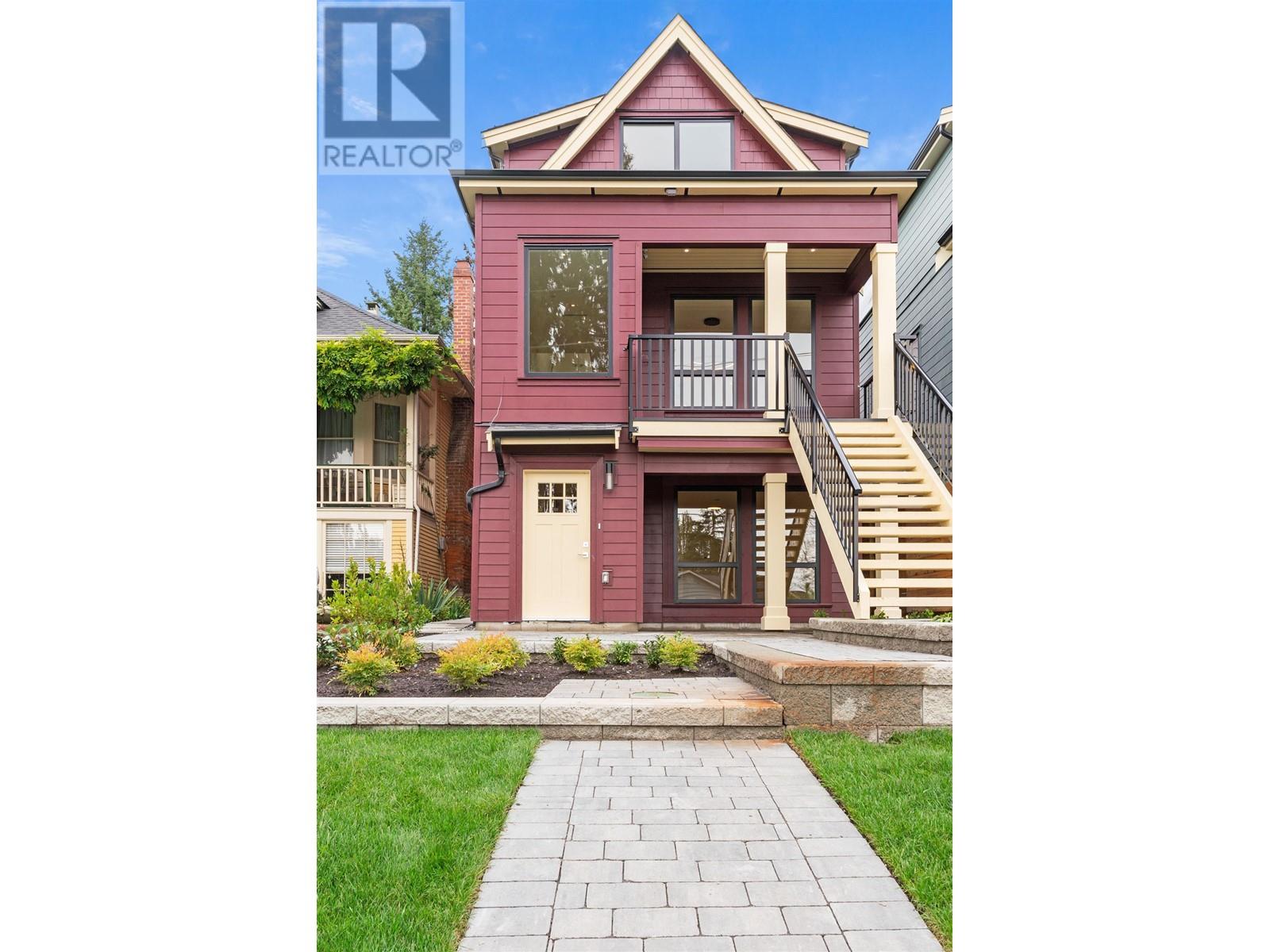 416 E 16th Street, North Vancouver, British Columbia  V7L 2T5 - Photo 2 - R2827029