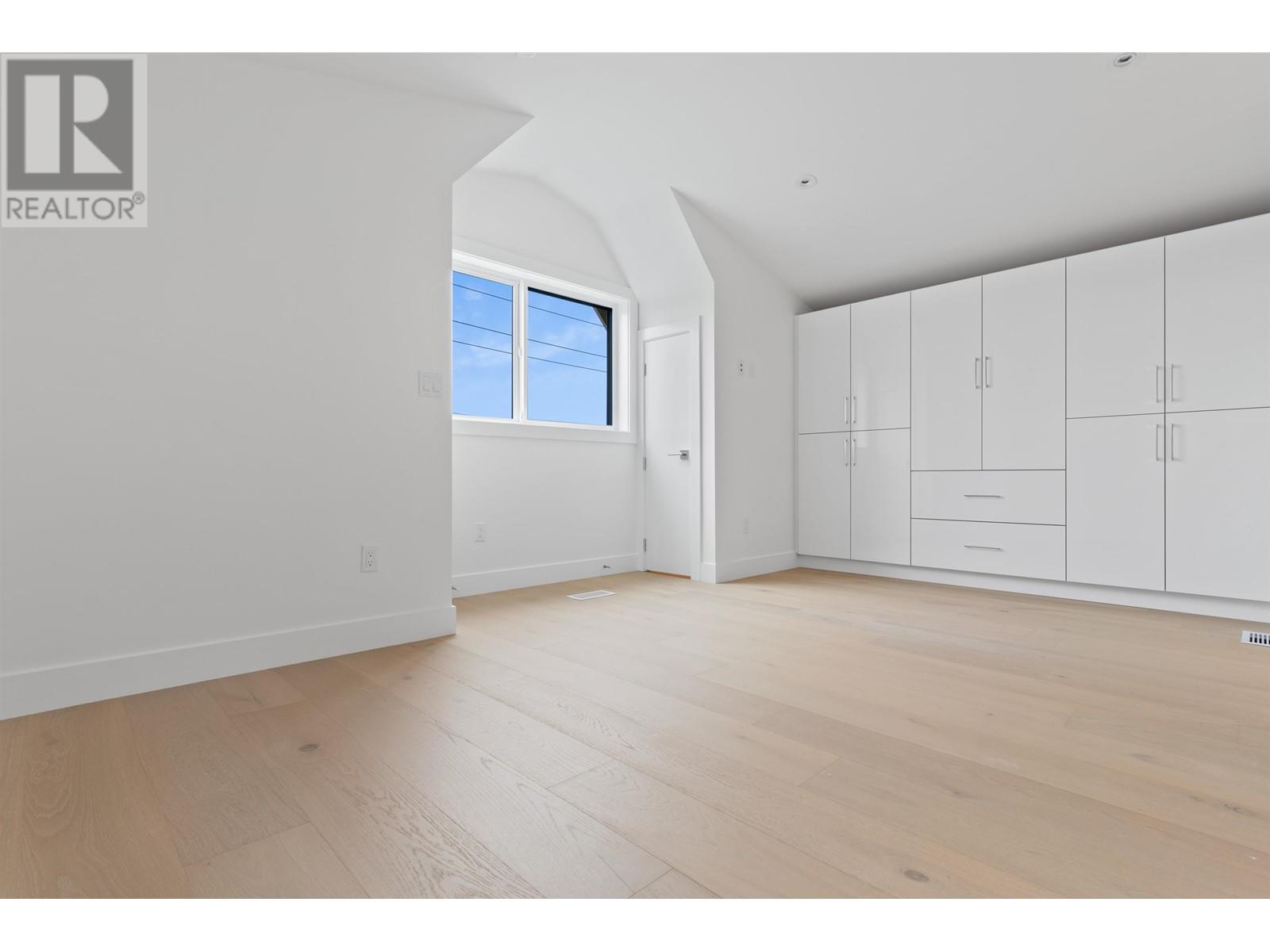 416 E 16th Street, North Vancouver, British Columbia  V7L 2T5 - Photo 23 - R2827029