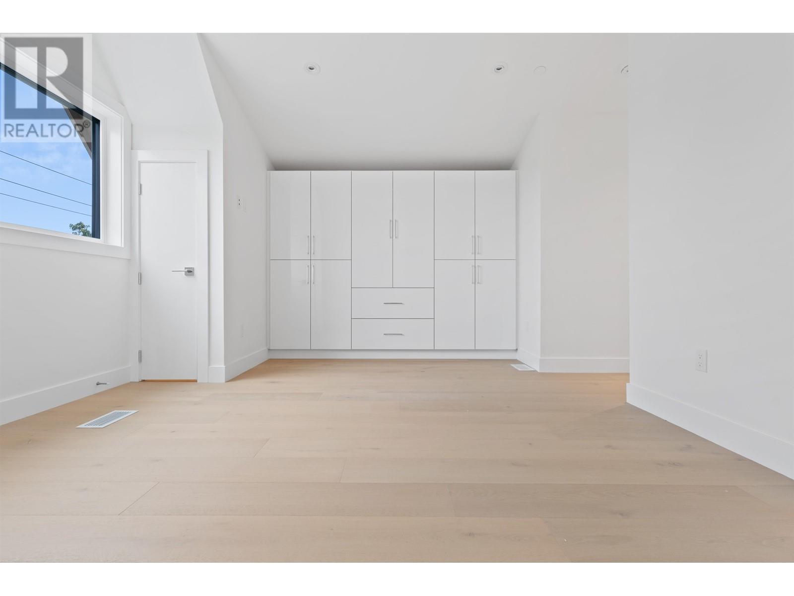 416 E 16th Street, North Vancouver, British Columbia  V7L 2T5 - Photo 24 - R2827029