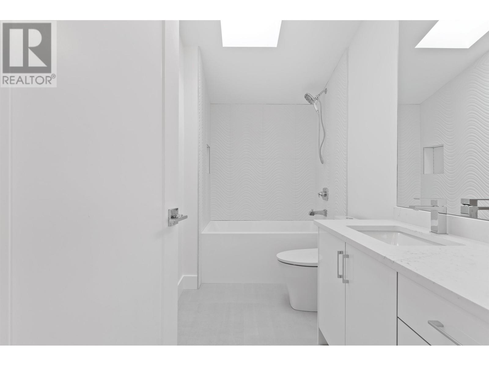 416 E 16th Street, North Vancouver, British Columbia  V7L 2T5 - Photo 32 - R2827029