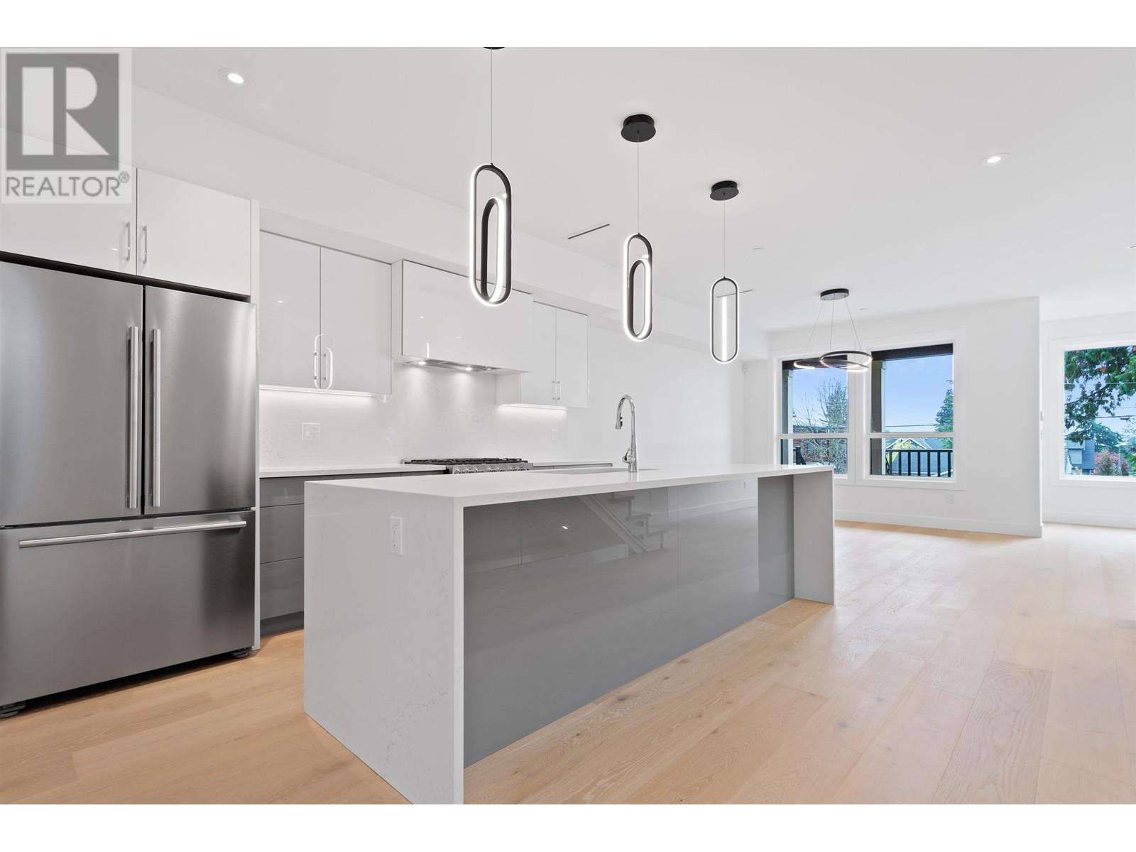 416 E 16th Street, North Vancouver, British Columbia  V7L 2T5 - Photo 4 - R2827029