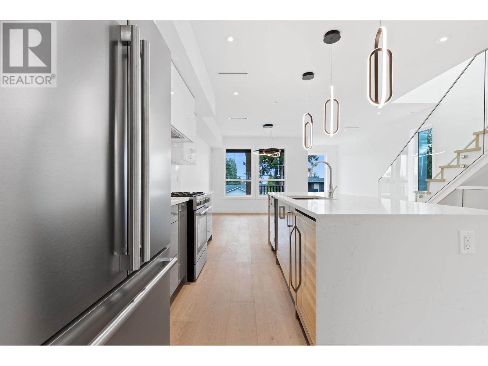 416 E 16th Street, North Vancouver, British Columbia  V7L 2T5 - Photo 8 - R2827029