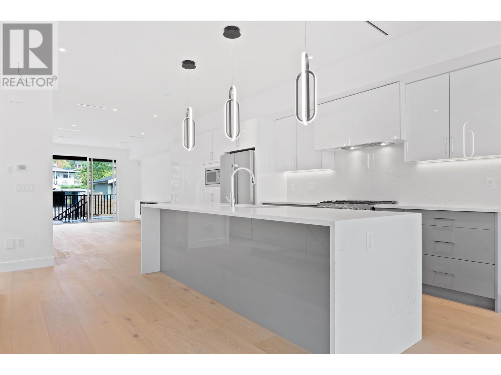 416 E 16th Street, North Vancouver, British Columbia  V7L 2T5 - Photo 9 - R2827029