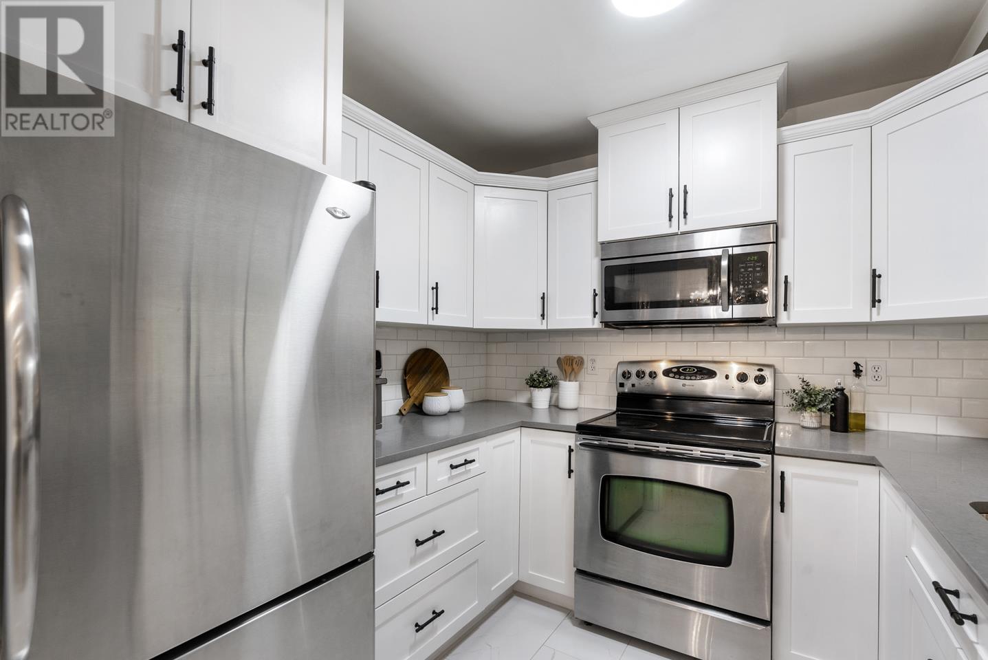 19054 117b Avenue, Pitt Meadows, British Columbia  V3Y 1Y1 - Photo 13 - R2826926