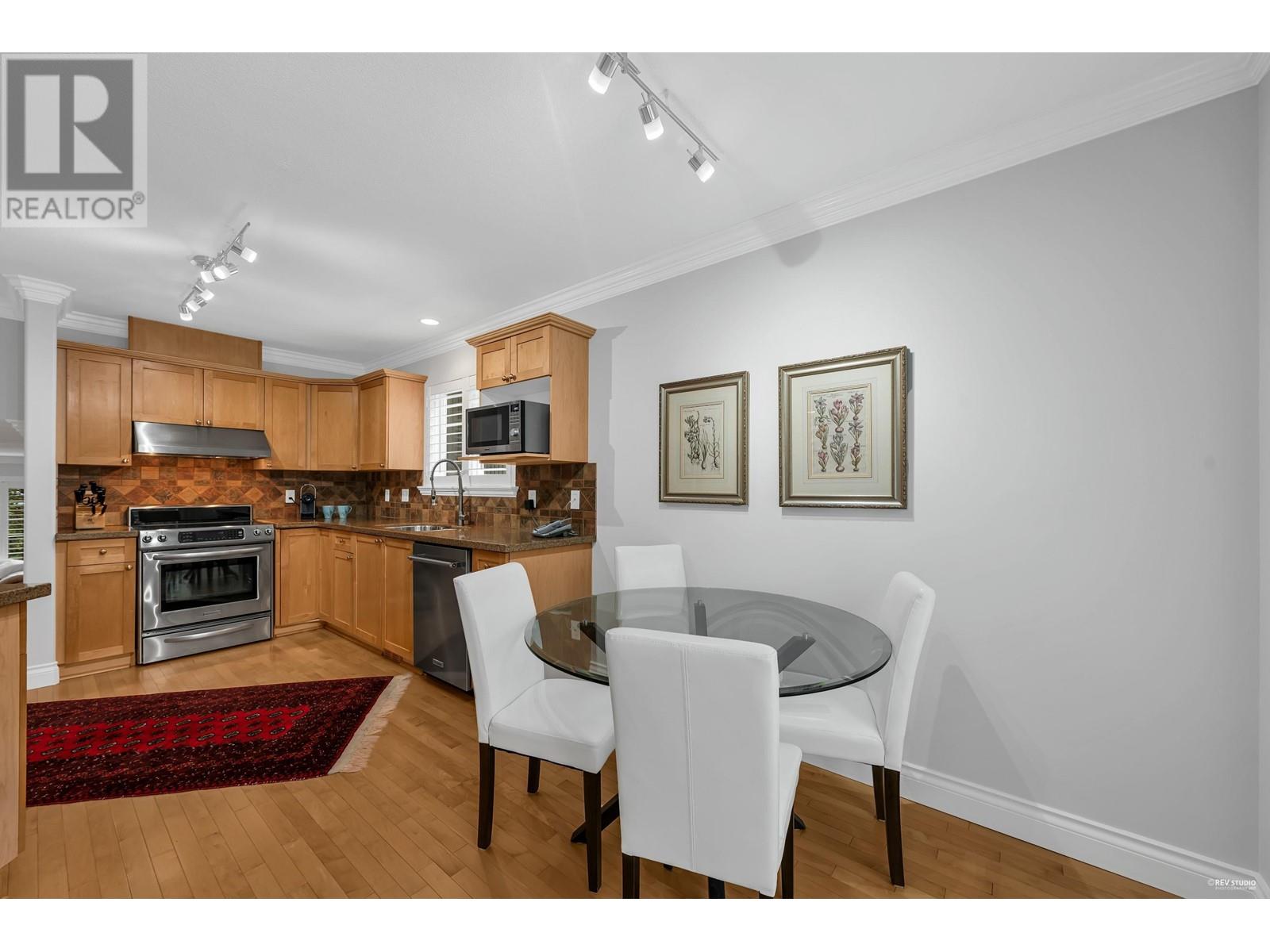 332 E 26th Street, North Vancouver, British Columbia  V7N 1B1 - Photo 5 - R2827075