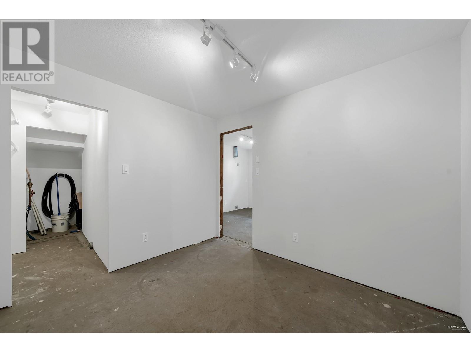 332 E 26th Street, North Vancouver, British Columbia  V7N 1B1 - Photo 27 - R2827075