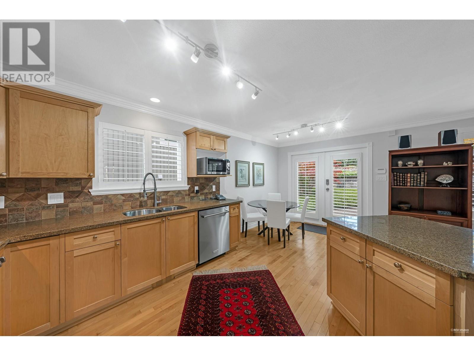 332 E 26th Street, North Vancouver, British Columbia  V7N 1B1 - Photo 7 - R2827075