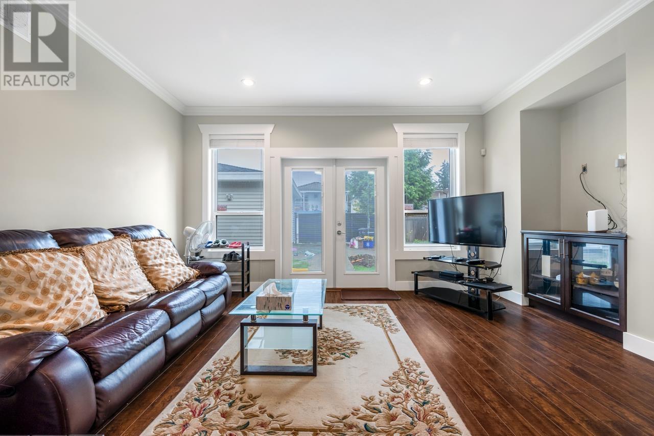 7052 Ramsay Avenue, Burnaby, British Columbia  V5E 3L2 - Photo 4 - R2827074