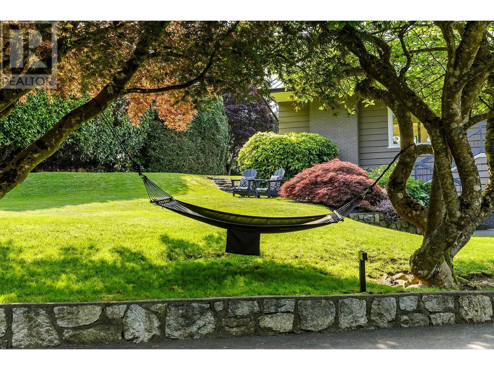 6265 Summit Avenue, West Vancouver, British Columbia  V7W 1Y3 - Photo 11 - R2814572