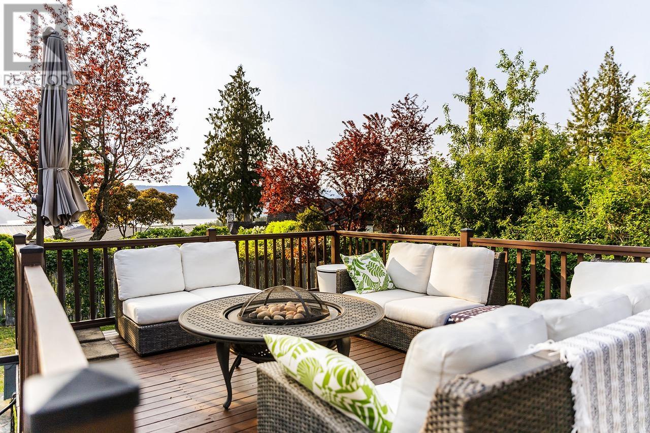 6265 Summit Avenue, West Vancouver, British Columbia  V7W 1Y3 - Photo 3 - R2814572
