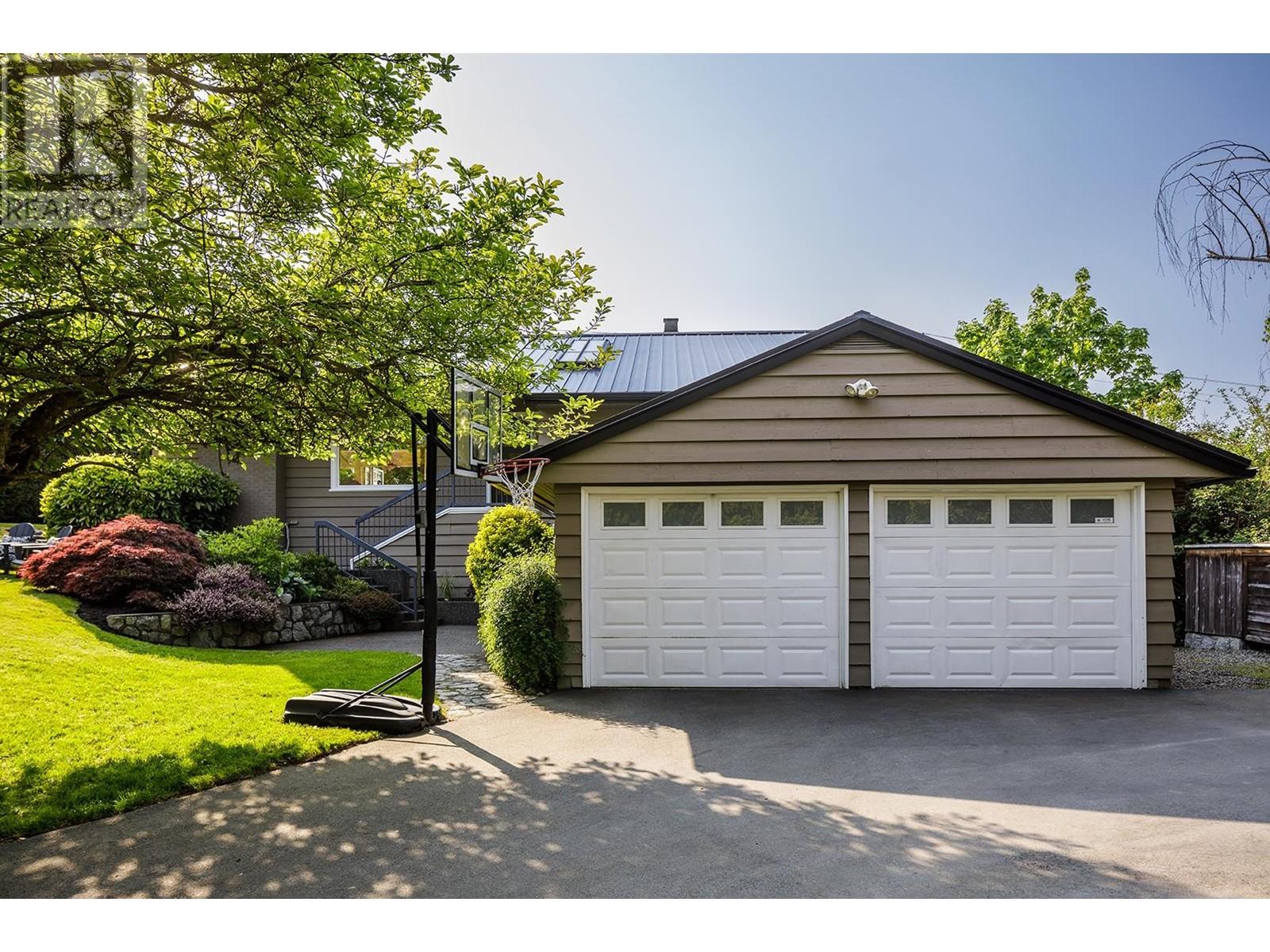 6265 Summit Avenue, West Vancouver, British Columbia  V7W 1Y3 - Photo 35 - R2814572