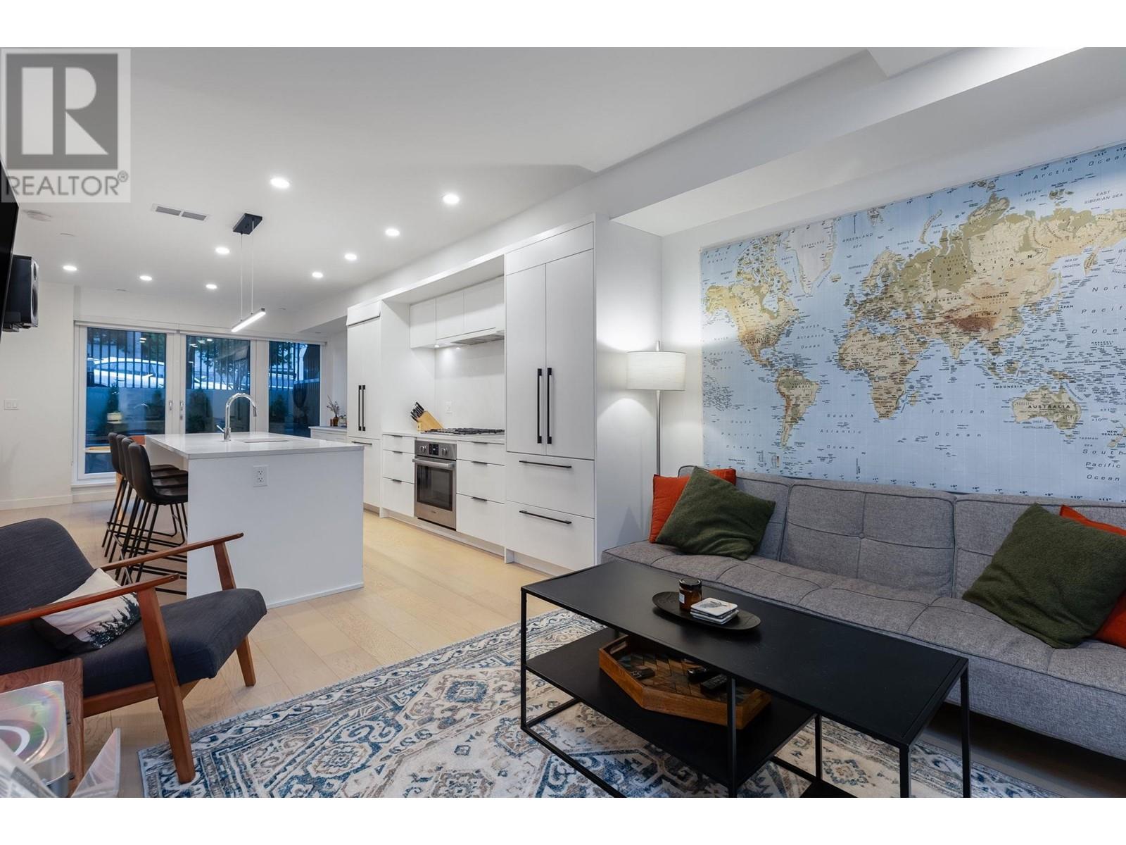 113 649 E 3RD STREET, north vancouver, British Columbia