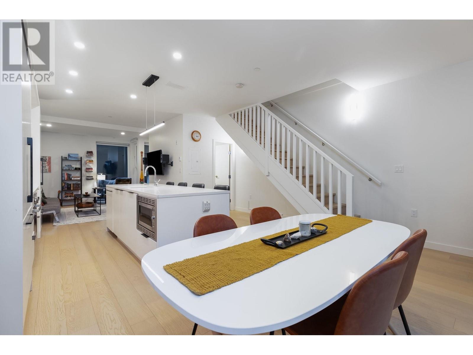 113 649 E 3rd Street, North Vancouver, British Columbia  V7L 1G6 - Photo 11 - R2825718