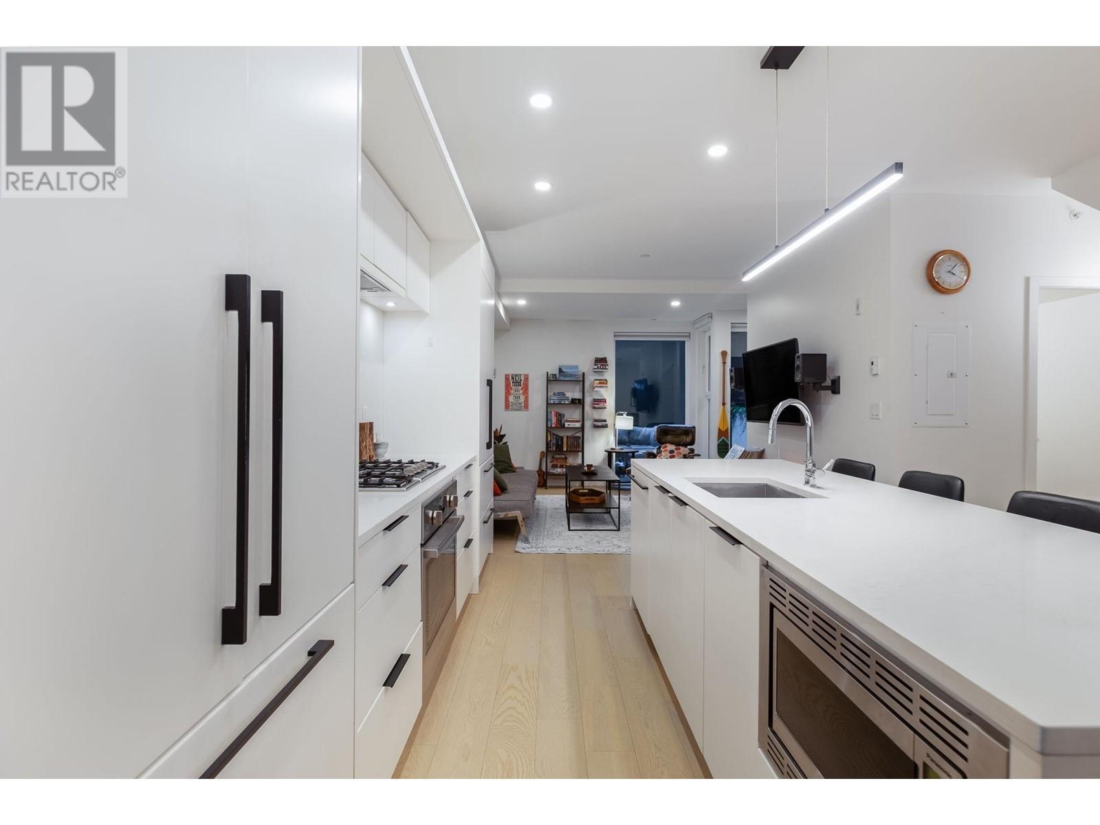 113 649 E 3rd Street, North Vancouver, British Columbia  V7L 1G6 - Photo 14 - R2825718