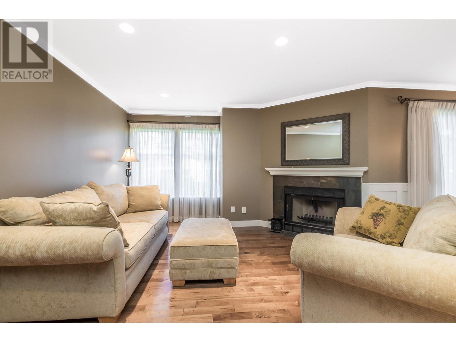 2 1140 Falcon Drive, Coquitlam, British Columbia  V3E 2J8 - Photo 2 - R2827079