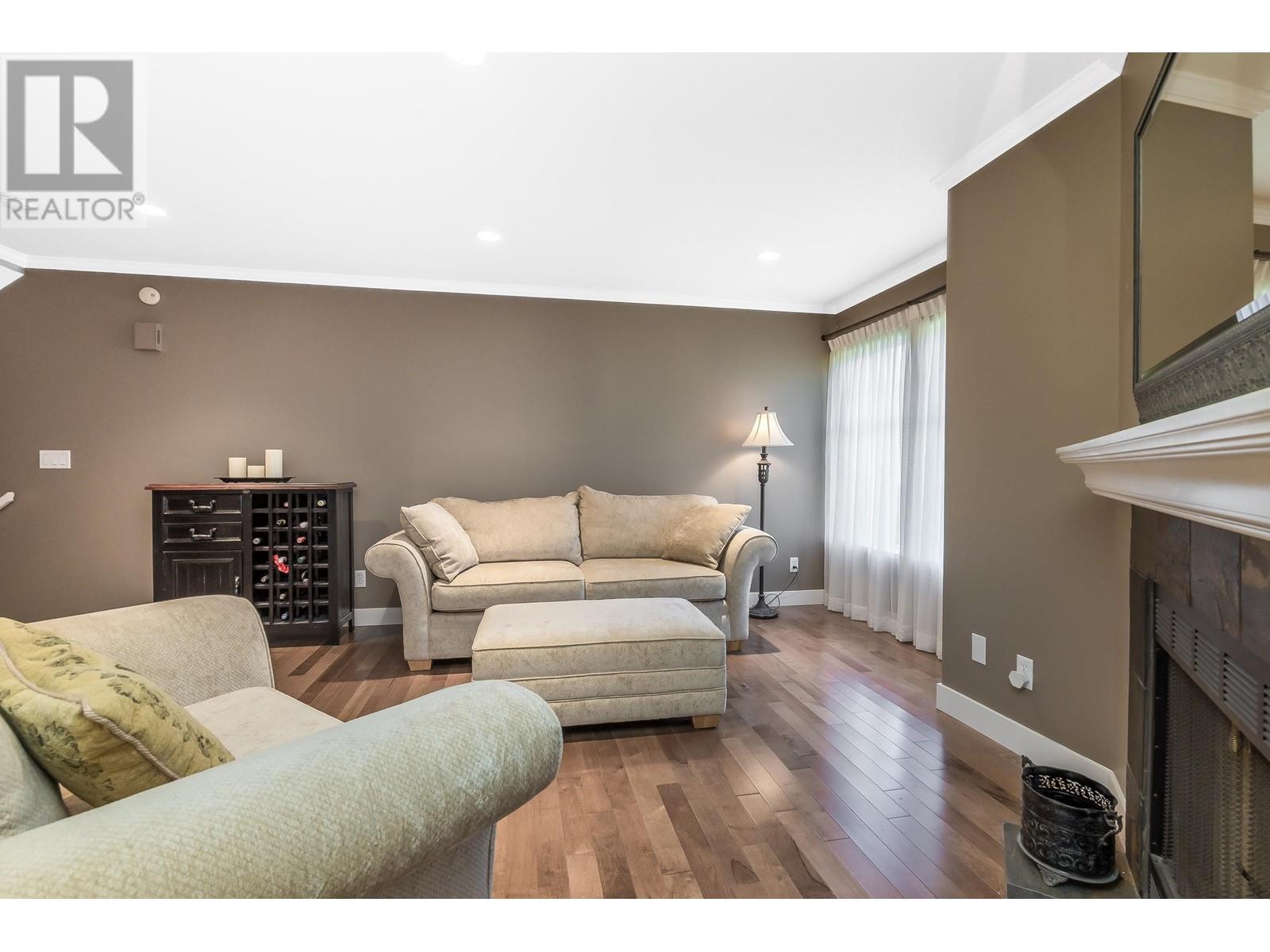 2 1140 Falcon Drive, Coquitlam, British Columbia  V3E 2J8 - Photo 3 - R2827079