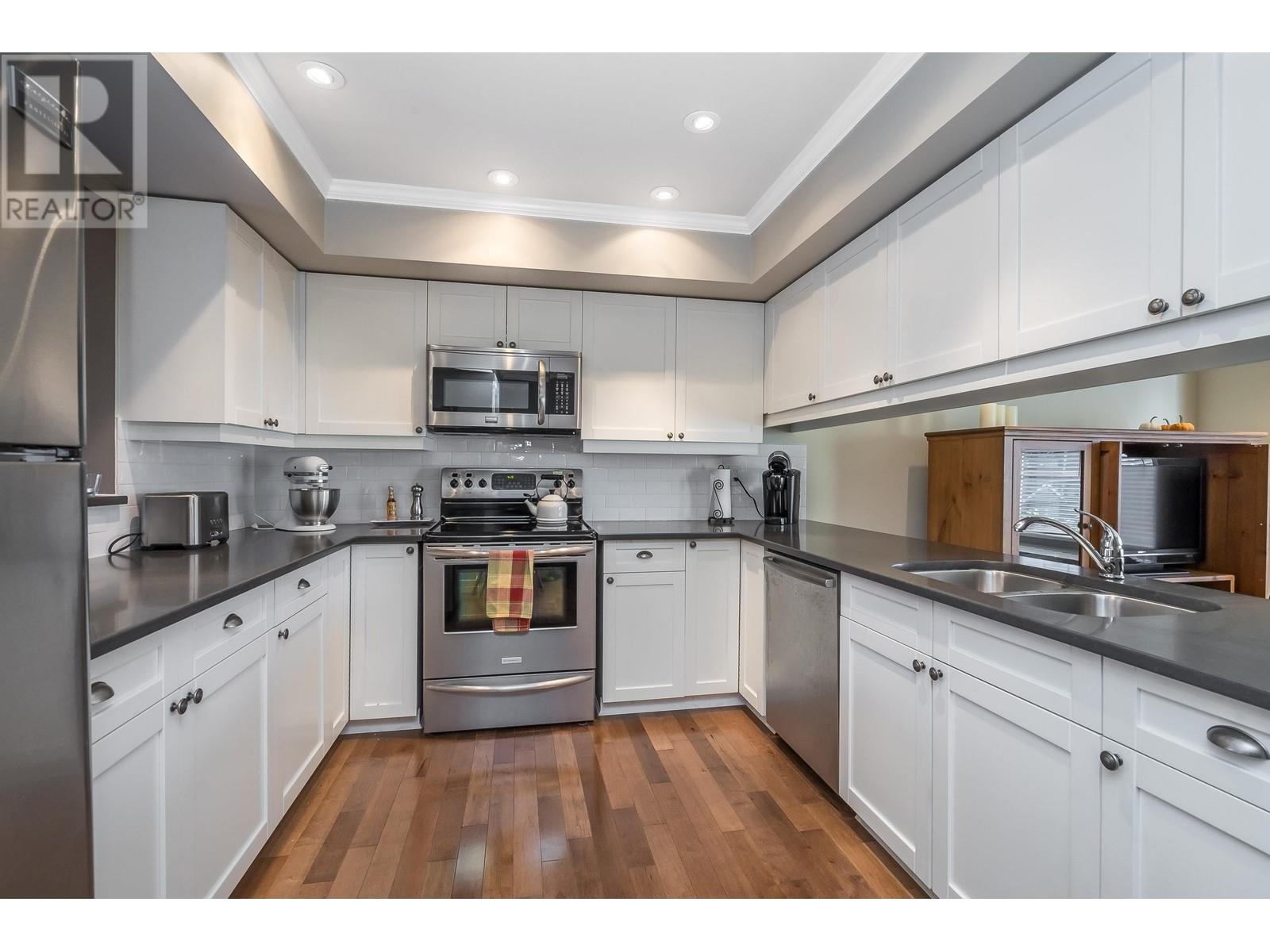 2 1140 Falcon Drive, Coquitlam, British Columbia  V3E 2J8 - Photo 5 - R2827079