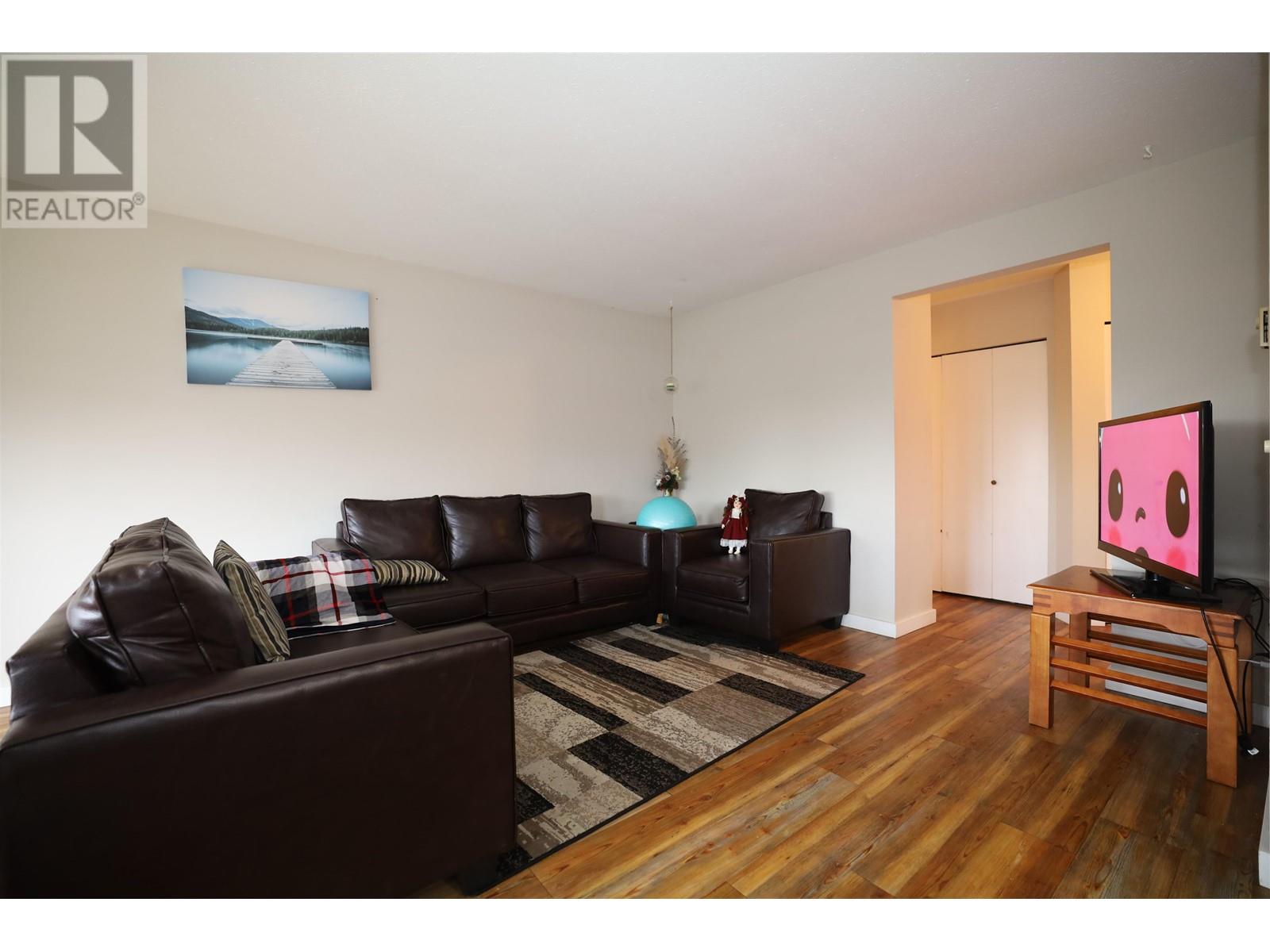 8 765 School Road, Gibsons, British Columbia  V0N 1V9 - Photo 3 - R2827138