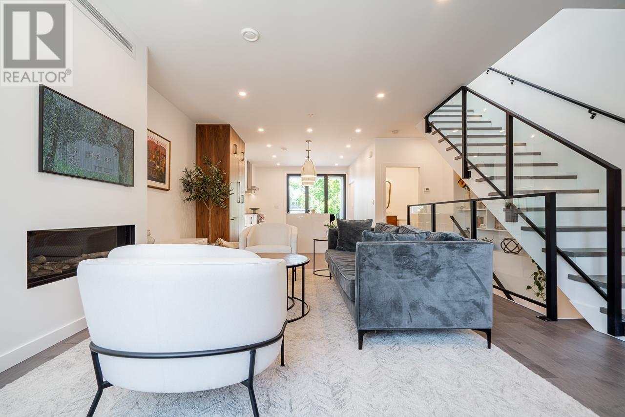 239 E 26th Avenue, Vancouver, British Columbia  V5V 2H2 - Photo 3 - R2827101