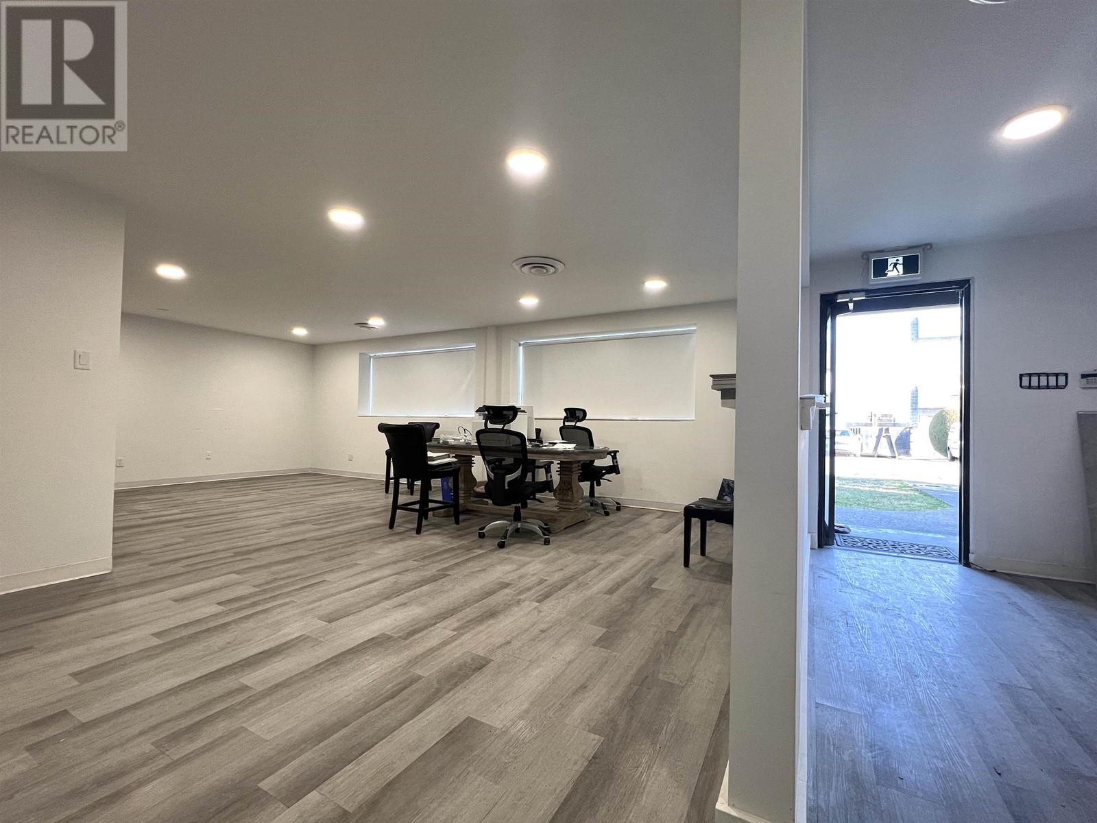 2nd Floor 7123 Curragh Avenue, Burnaby, British Columbia  V5J 4V6 - Photo 1 - C8055207