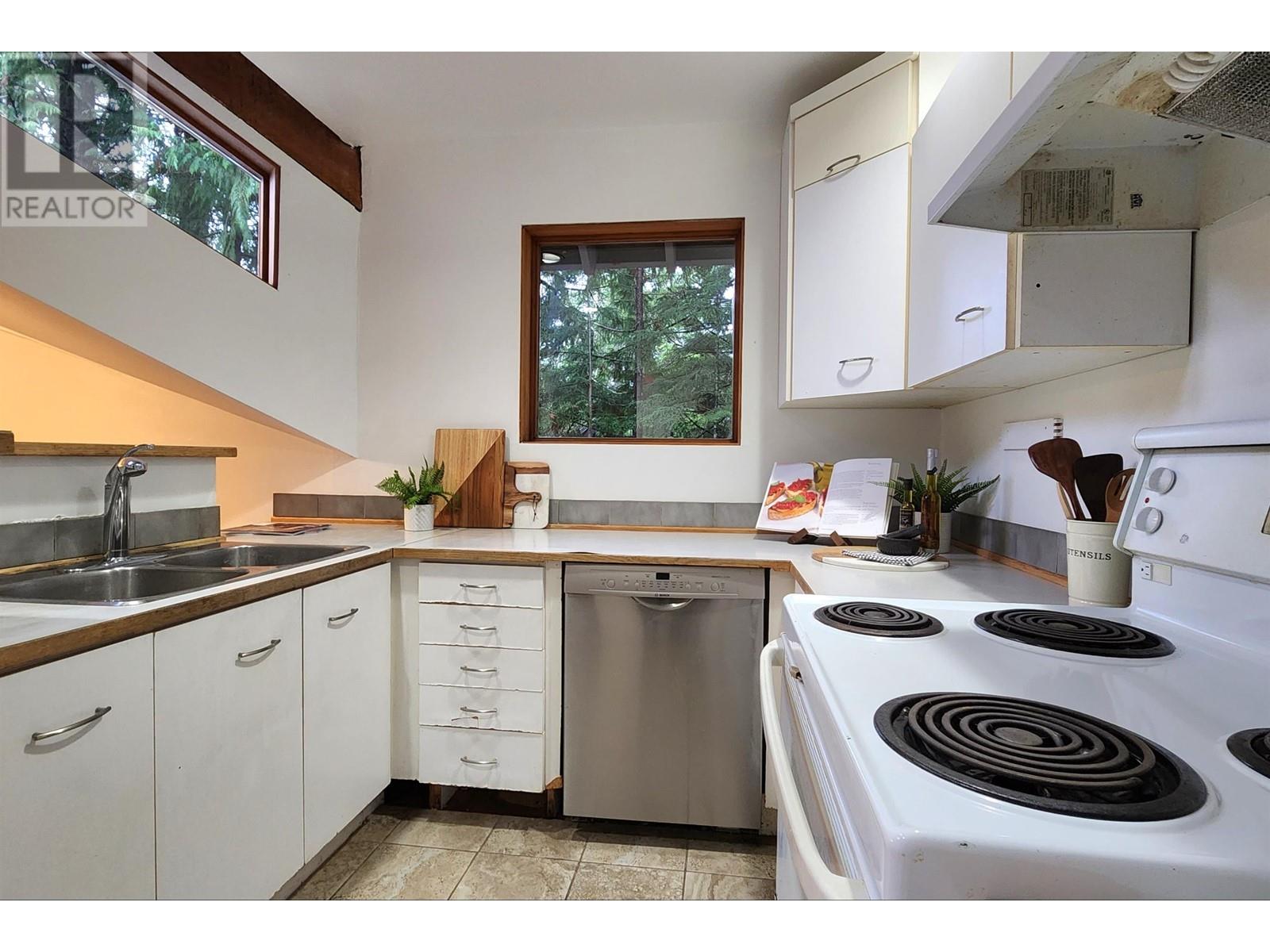 7308 S Fitzsimmons Road, Whistler, British Columbia  V8E 0E5 - Photo 5 - R2827055
