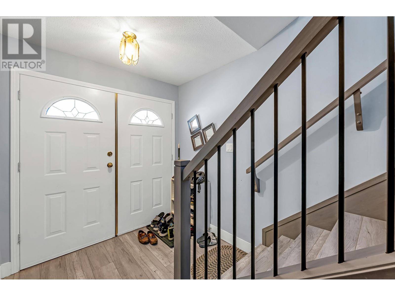 12326 Aurora Street, Maple Ridge, British Columbia  V2X 0J5 - Photo 4 - R2823424