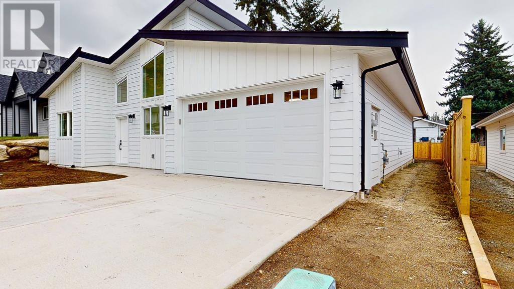 502 Jordan Way, Gibsons, British Columbia  V0N 1V5 - Photo 2 - R2822511