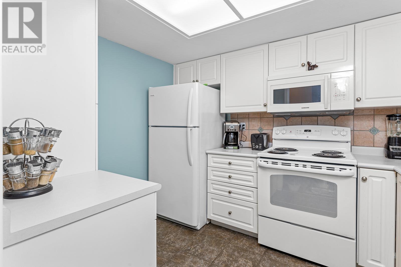 201 200 Newport Drive, Port Moody, British Columbia  V3H 5B7 - Photo 3 - R2825208
