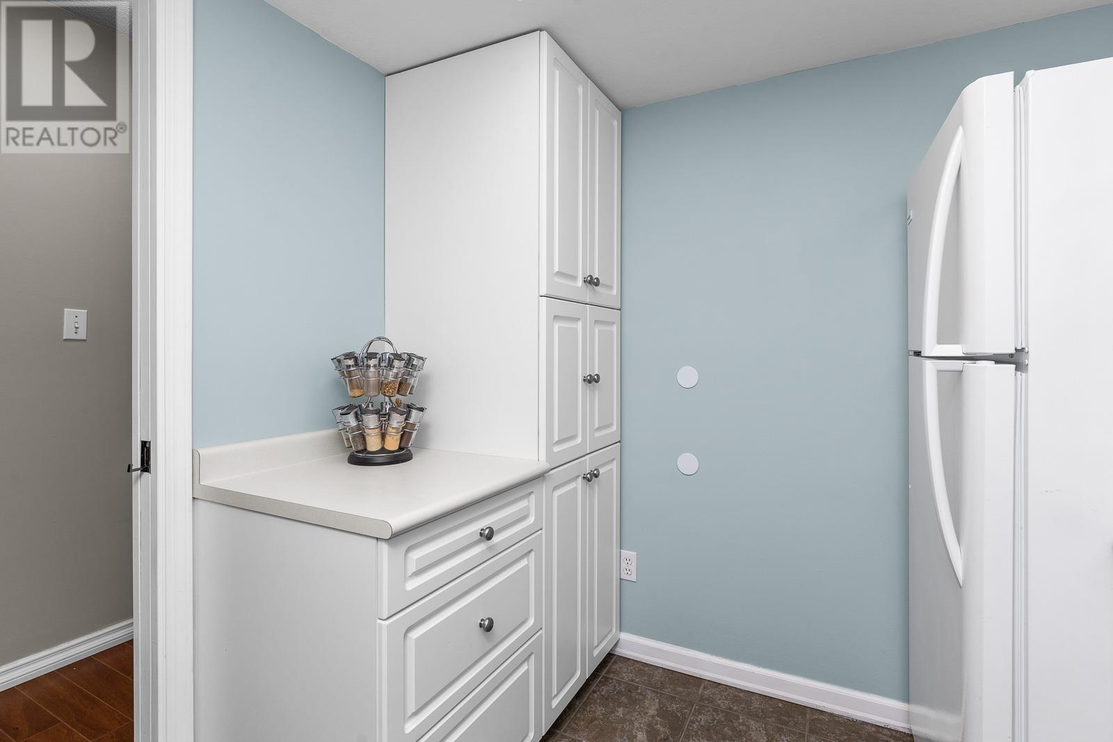 201 200 Newport Drive, Port Moody, British Columbia  V3H 5B7 - Photo 5 - R2825208