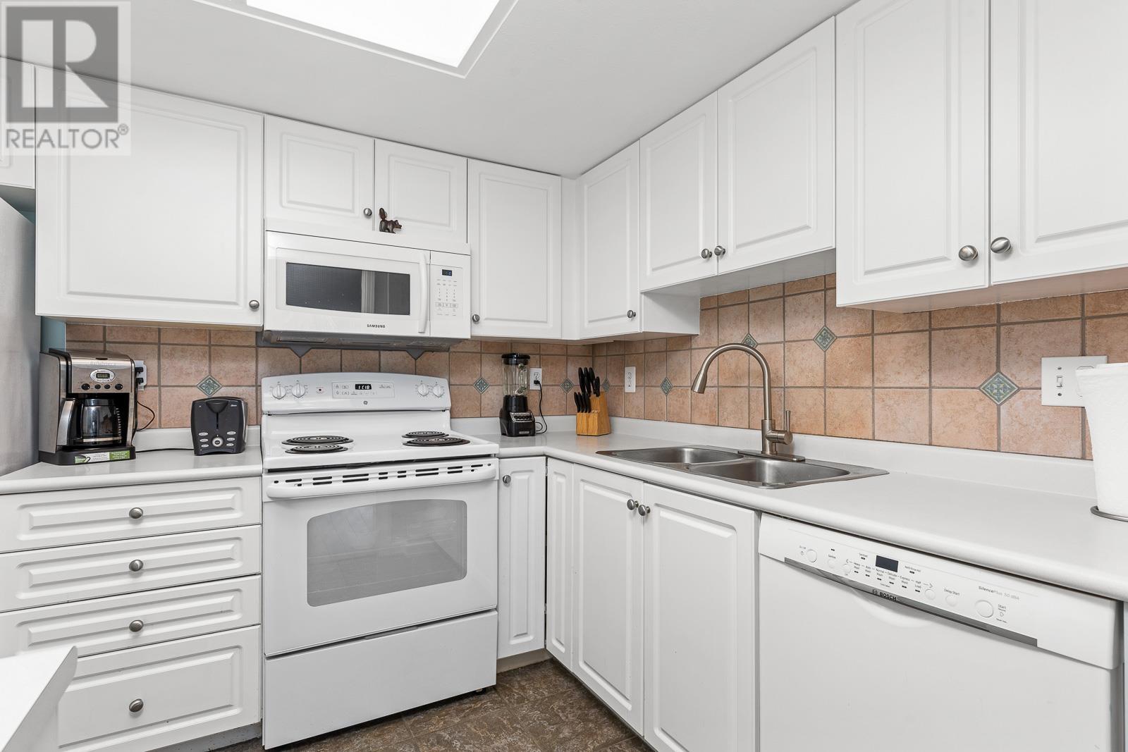 201 200 Newport Drive, Port Moody, British Columbia  V3H 5B7 - Photo 4 - R2825208