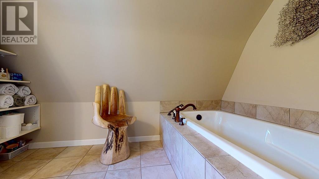 1210 Reed Road, Gibsons, British Columbia  V0N 1V7 - Photo 22 - R2796280