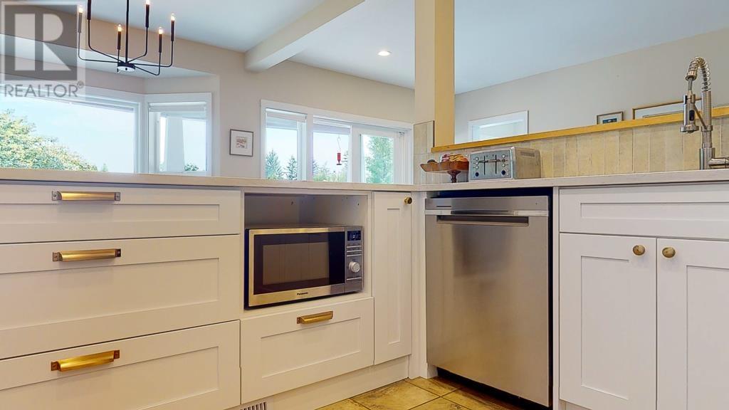 1210 Reed Road, Gibsons, British Columbia  V0N 1V7 - Photo 13 - R2796280