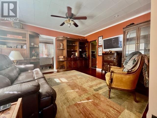 595 Pratt Road, Gibsons, British Columbia  V0N 1V4 - Photo 11 - R2808006