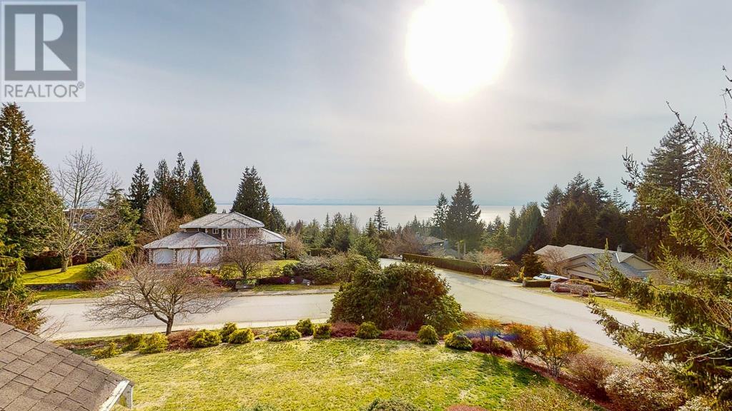 1500 Vernon Drive, Gibsons, British Columbia  V0N 1V5 - Photo 2 - R2823649