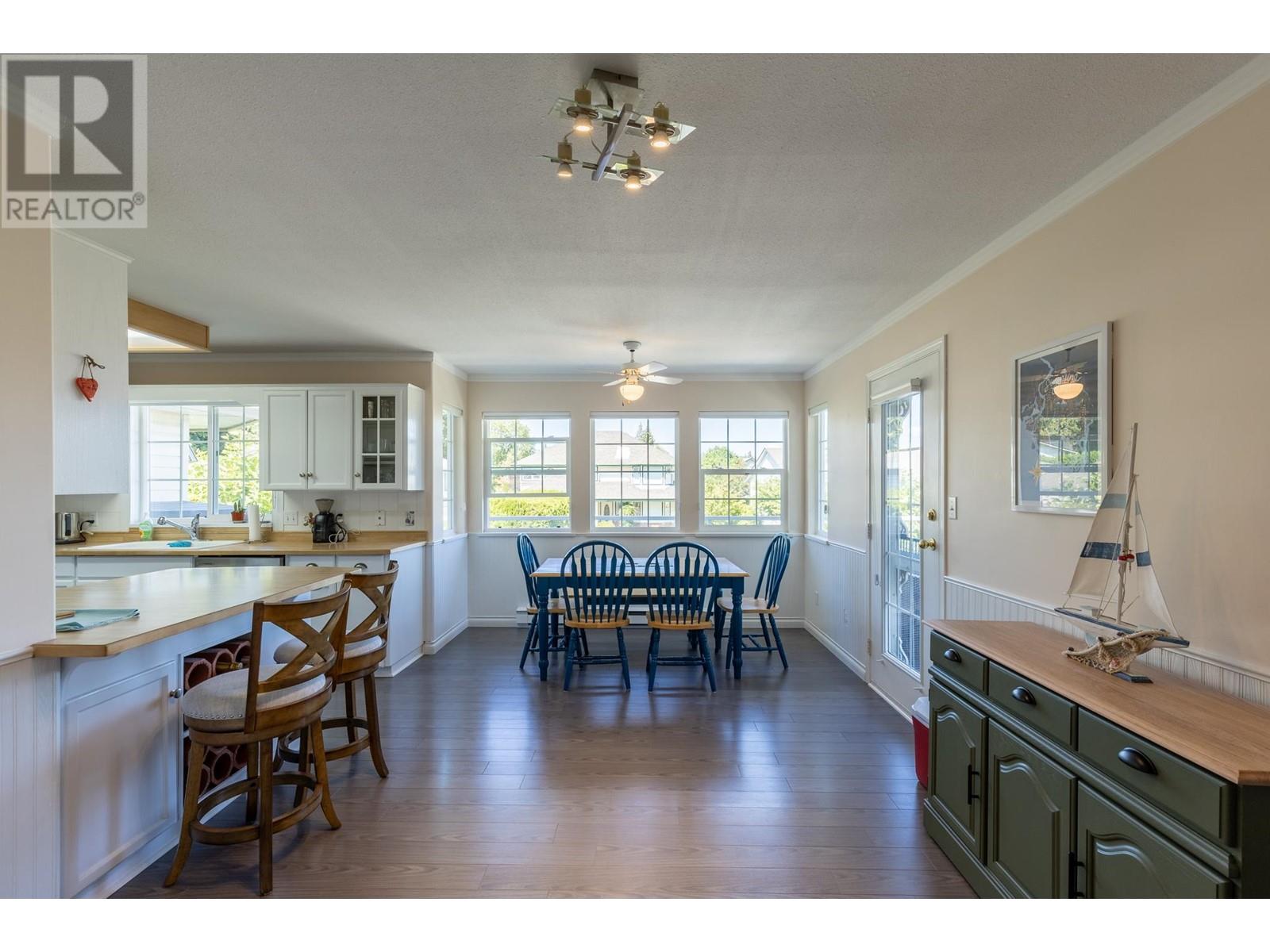 855 Oceanmount Boulevard, Gibsons, British Columbia  V0N 1V8 - Photo 13 - R2824510