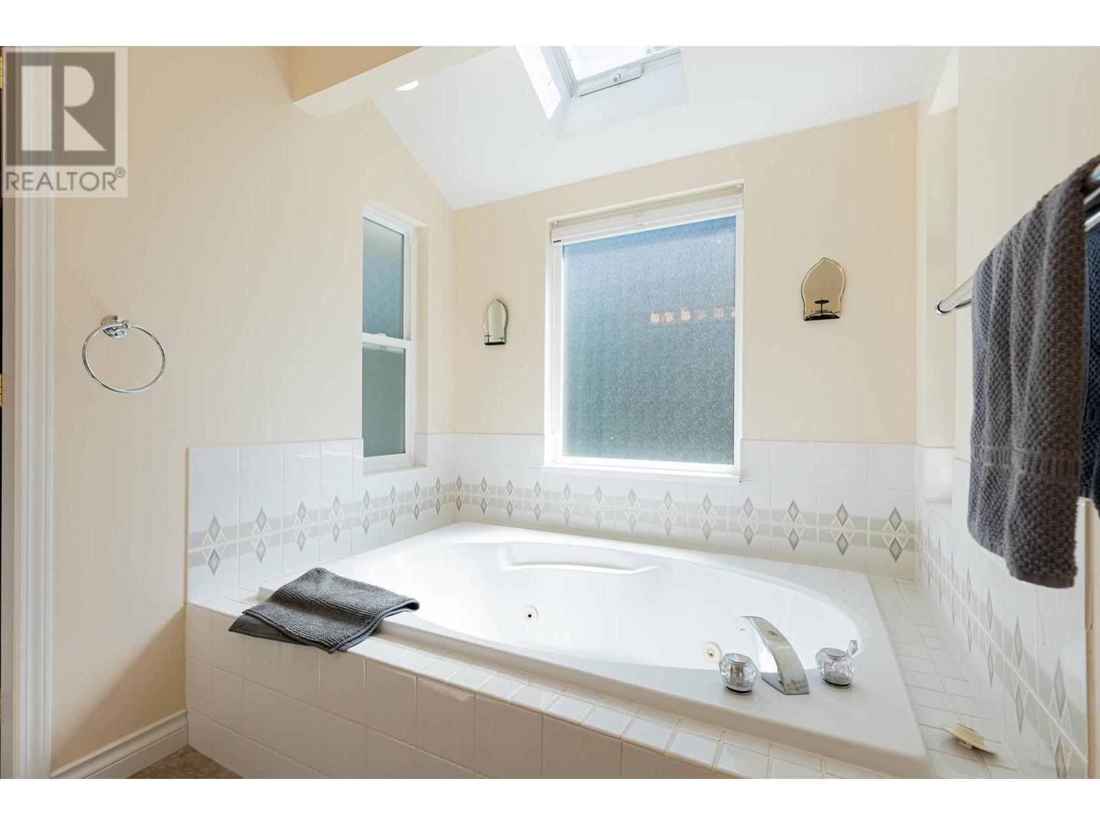 855 Oceanmount Boulevard, Gibsons, British Columbia  V0N 1V8 - Photo 20 - R2824510