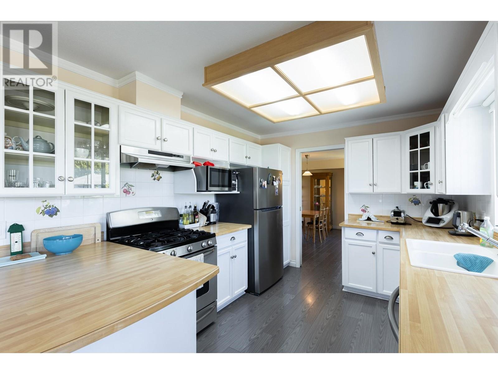 855 Oceanmount Boulevard, Gibsons, British Columbia  V0N 1V8 - Photo 14 - R2824510