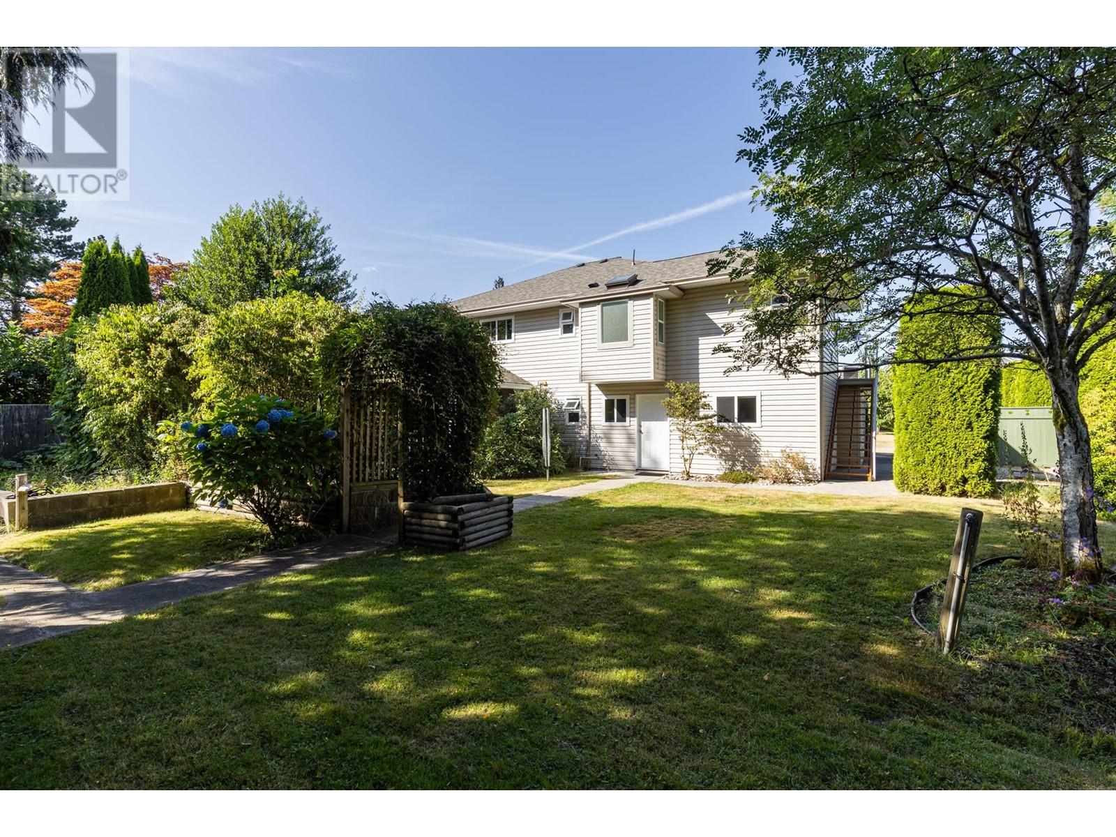855 Oceanmount Boulevard, Gibsons, British Columbia  V0N 1V8 - Photo 4 - R2824510