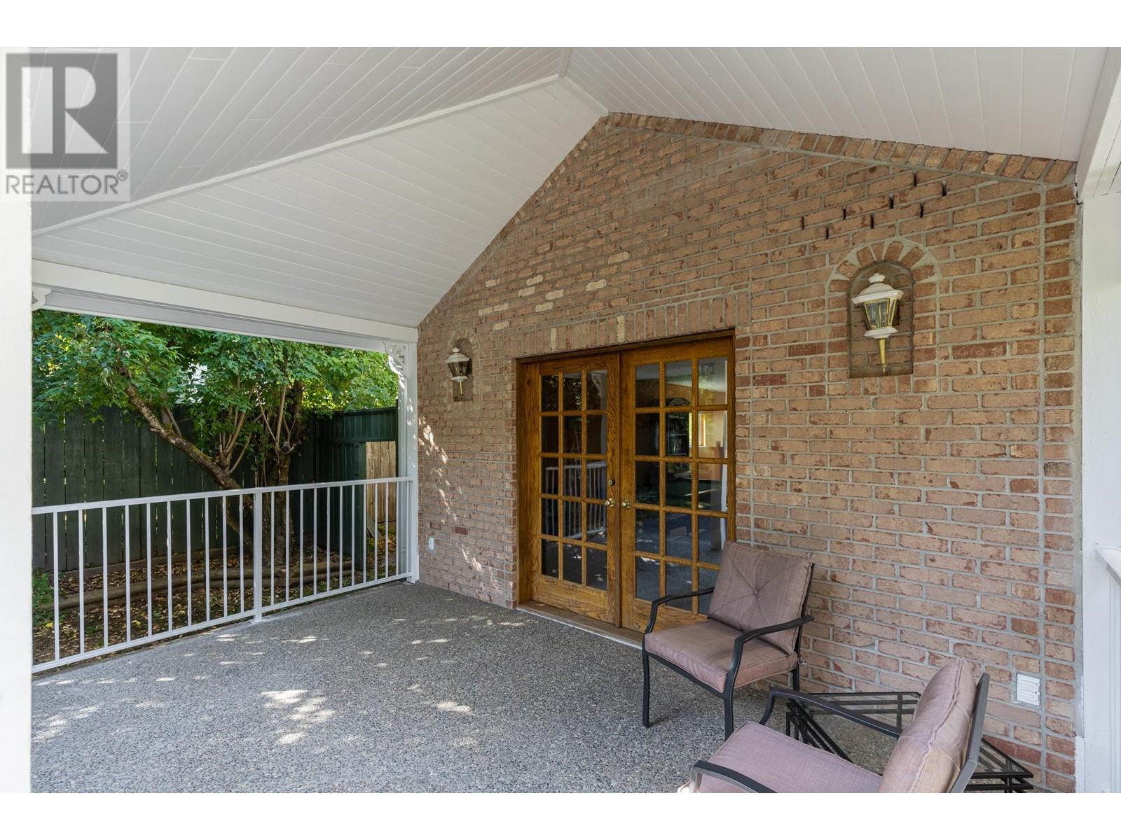 855 Oceanmount Boulevard, Gibsons, British Columbia  V0N 1V8 - Photo 10 - R2824510